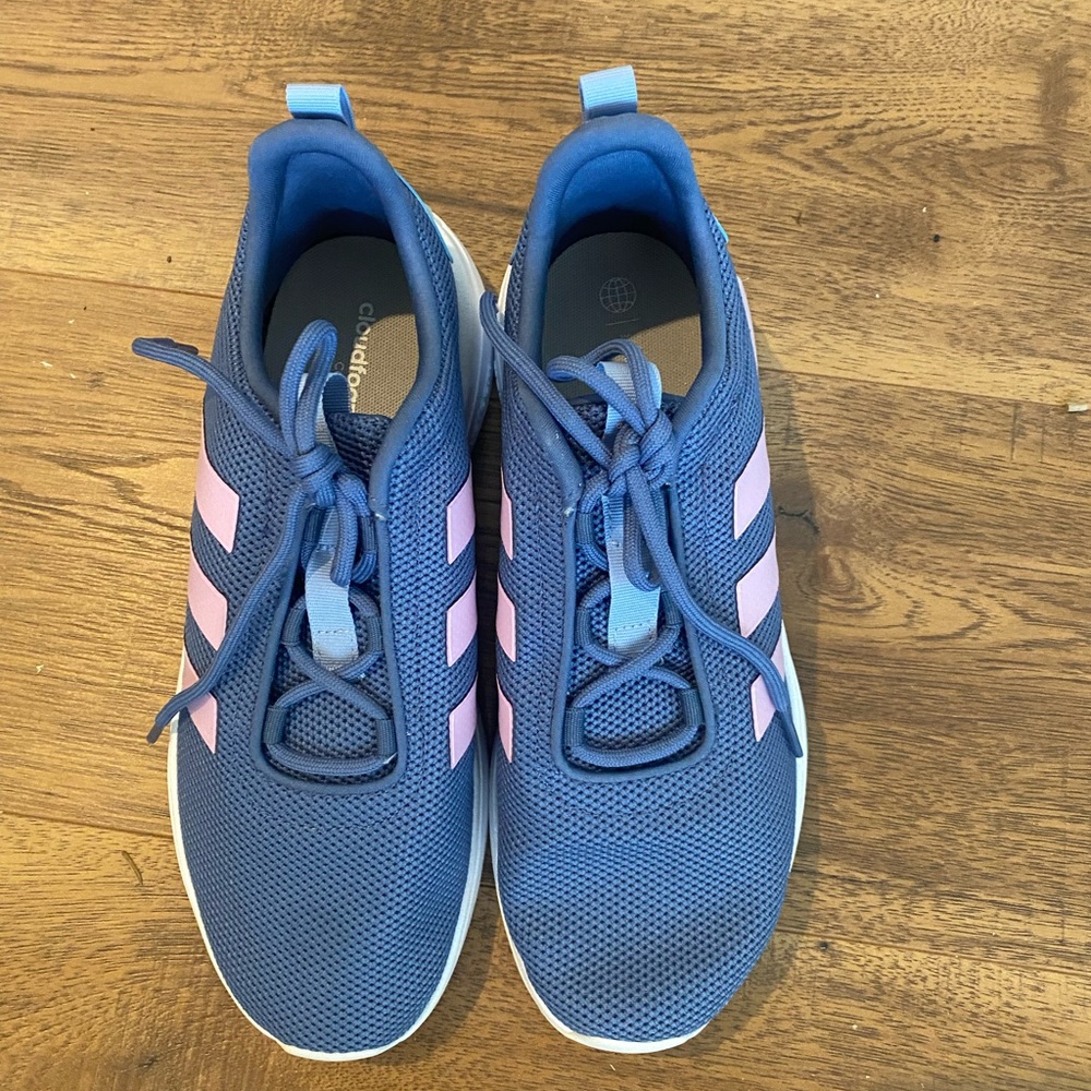 Girls Addidas Cloadfoam Sneakers size 6